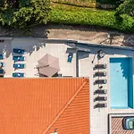 Modernes In Mit Gemeinschaftspool By Interhome * Crikvenica