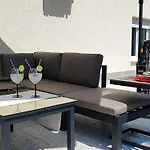 Modernes In Mit Gemeinschaftspool By Interhome