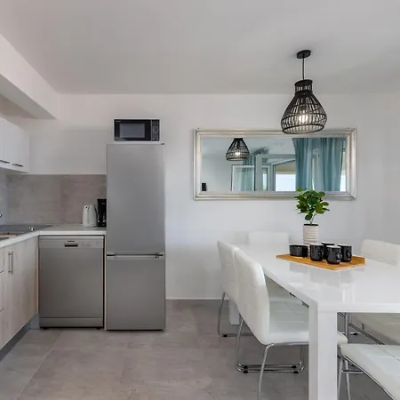 Appartement Modernes In Mit Gemeinschaftspool By Interhome *