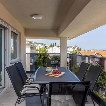 Appartement Modernes In Mit Gemeinschaftspool By Interhome