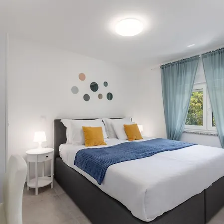 Modernes In Mit Gemeinschaftspool By Interhome Appartement Crikvenica