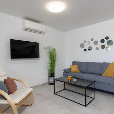 Appartement Modernes In Mit Gemeinschaftspool By Interhome *