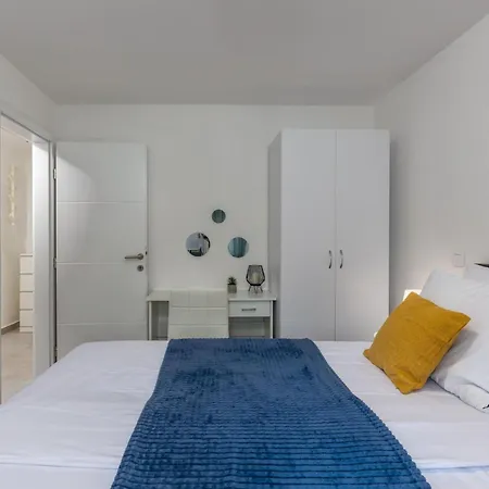 Modernes In Mit Gemeinschaftspool By Interhome * Crikvenica