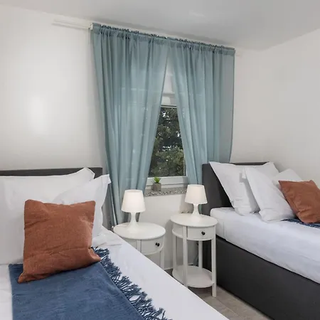 Modernes In Mit Gemeinschaftspool By Interhome Crikvenica