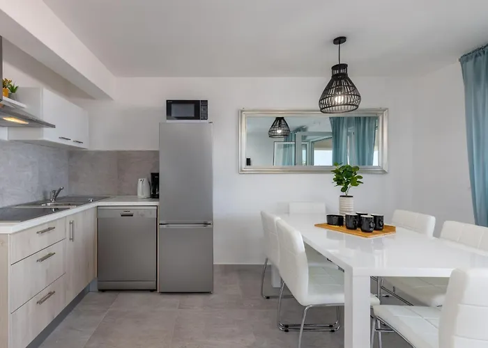 Apartamento Modernes In Mit Gemeinschaftspool By Interhome *