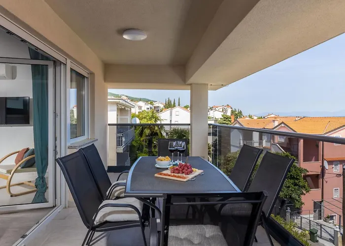 Apartamento Modernes In Mit Gemeinschaftspool By Interhome