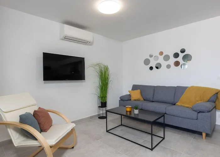 Apartamento Modernes In Mit Gemeinschaftspool By Interhome *
