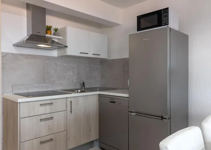 Modernes In Crikvenica Mit Gemeinschaftspool By Interhome