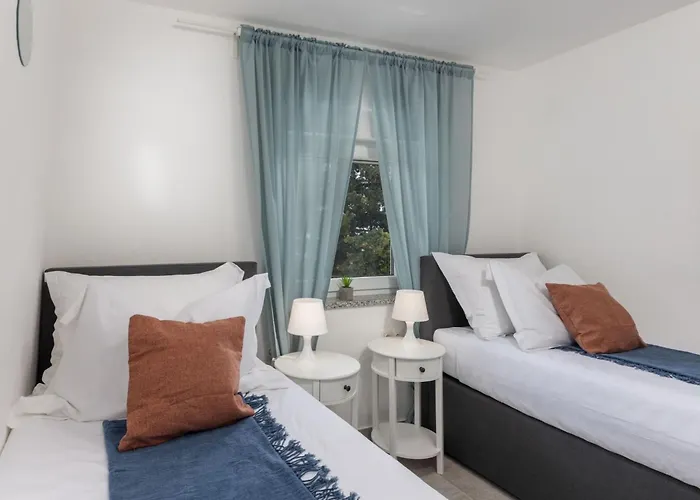 Modernes In Crikvenica Mit Gemeinschaftspool By Interhome تْسْغيكفانِتْسا