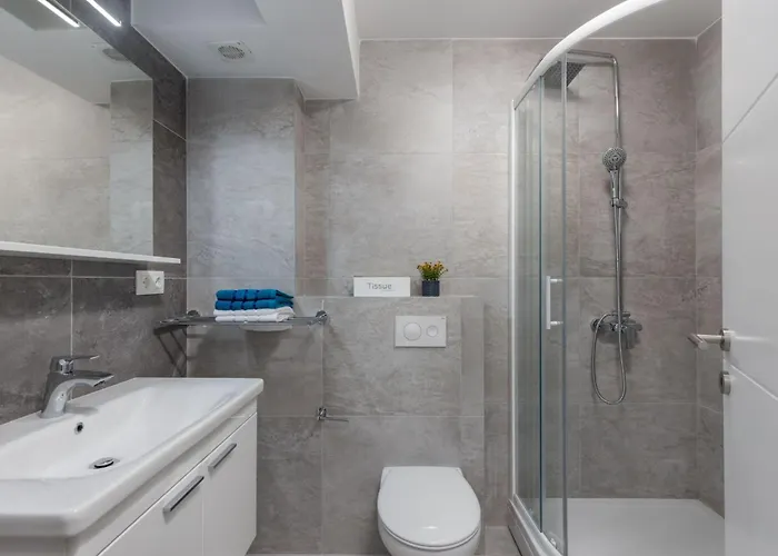 Modernes In Crikvenica Mit Gemeinschaftspool By Interhome *