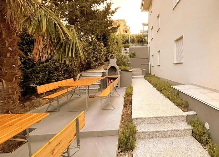 Modernes In Crikvenica Mit Gemeinschaftspool By Interhome * تْسْغيكفانِتْسا